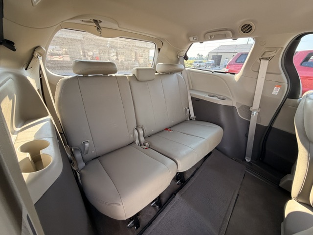 2016 Toyota Sienna - $15,750