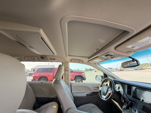 2016 Toyota Sienna - $15,750