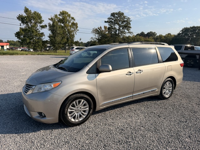 2016 Toyota Sienna - $15,750