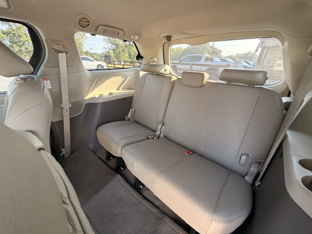 2016 Toyota Sienna - $15,750