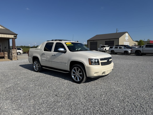2011 Chevrolet Avalanche - $12,750