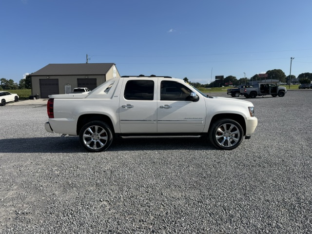 2011 Chevrolet Avalanche - $12,750