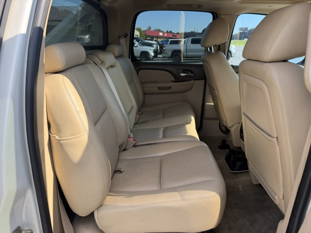 2011 Chevrolet Avalanche - $12,750