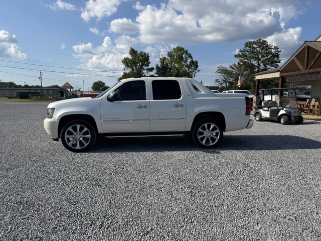 2011 Chevrolet Avalanche - $12,750