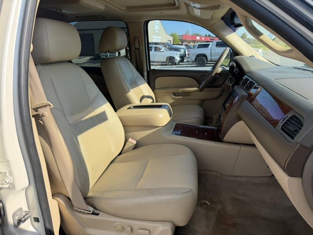 2011 Chevrolet Avalanche - $12,750