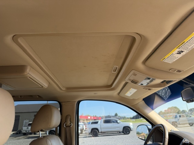 2011 Chevrolet Avalanche - $12,750