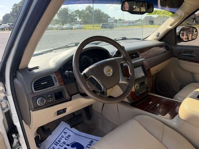 2011 Chevrolet Avalanche - $12,750