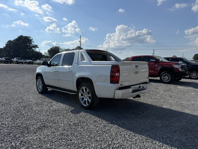 2011 Chevrolet Avalanche - $12,750