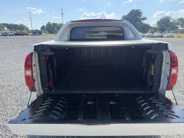2011 Chevrolet Avalanche - $12,750