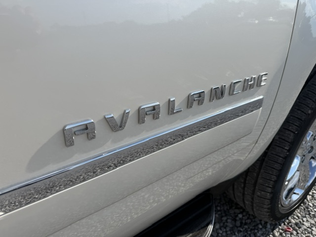 2011 Chevrolet Avalanche - $12,750