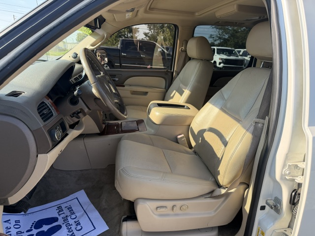 2011 Chevrolet Avalanche - $12,750