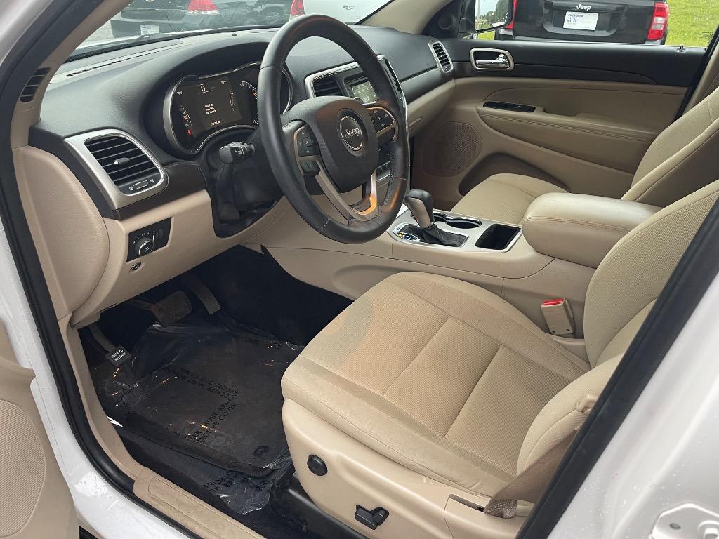 2017 Jeep Grand Cherokee Laredo photo