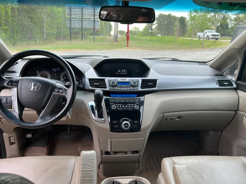 2011 Honda Odyssey - $10,500