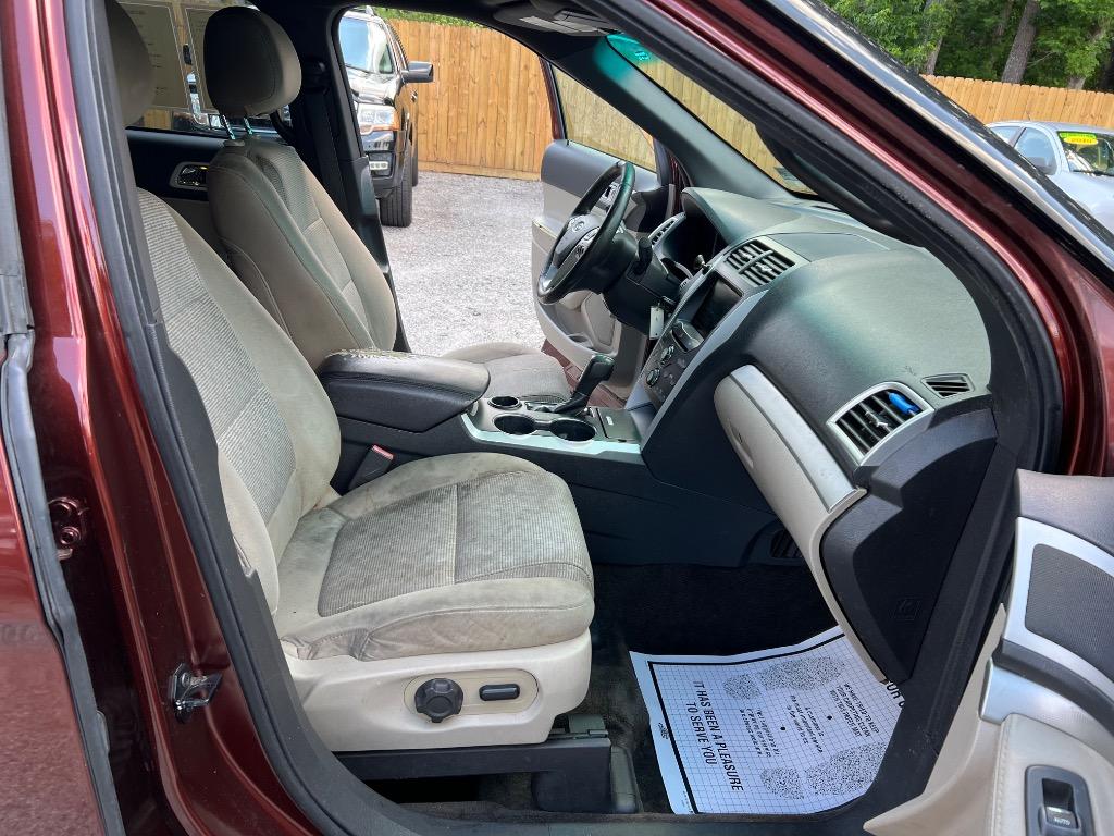2015 Ford Explorer - $11,995