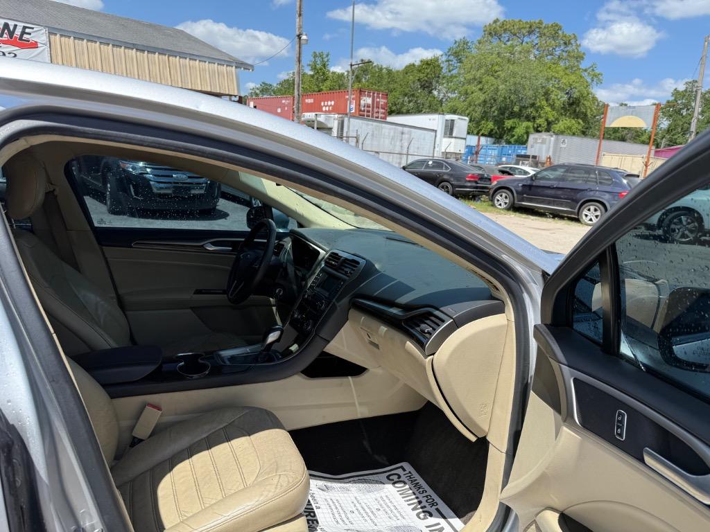 2014 Ford Fusion SE photo