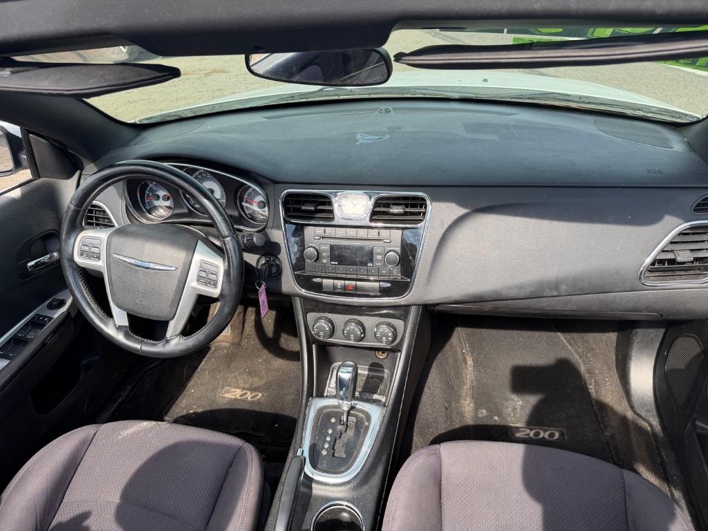 2013 Chrysler 200 - $3,499