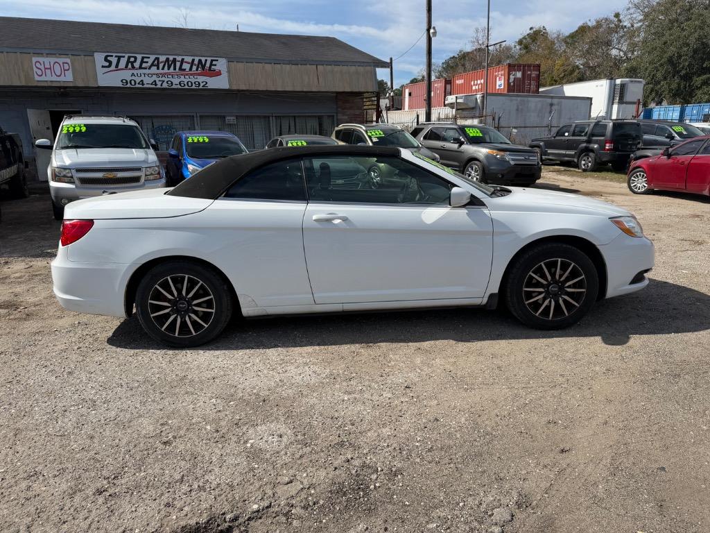 2013 Chrysler 200 - $3,499