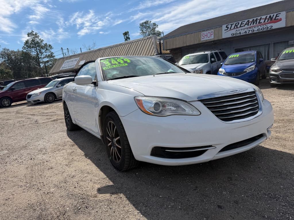 2013 Chrysler 200 - $3,499
