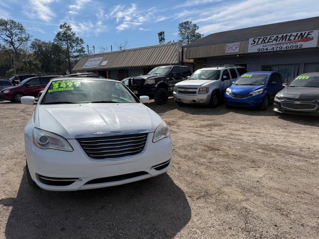 2013 Chrysler 200 - $3,499