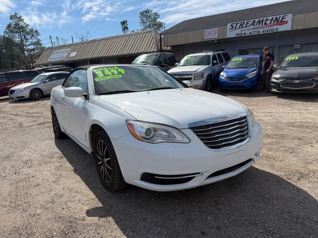 2013 Chrysler 200 - $3,499