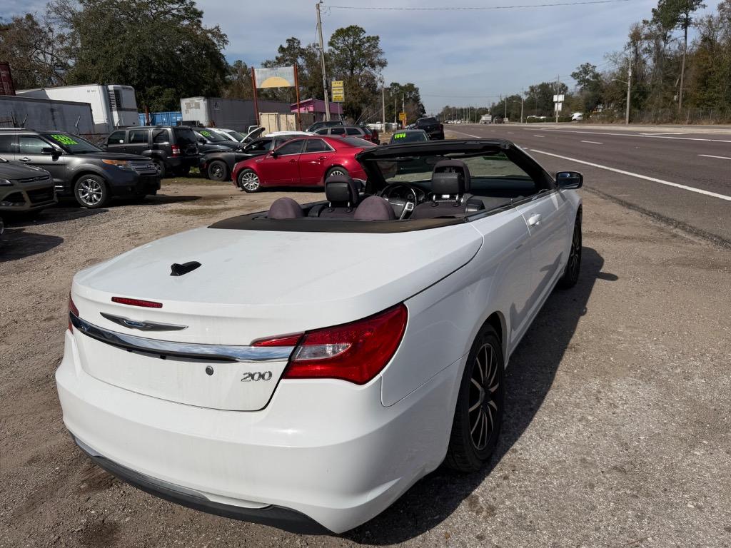 2013 Chrysler 200 - $3,499