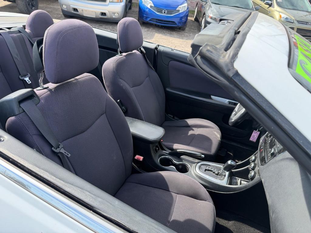 2013 Chrysler 200 - $3,499