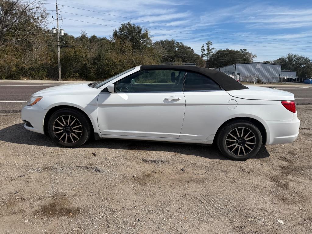 2013 Chrysler 200 - $3,499
