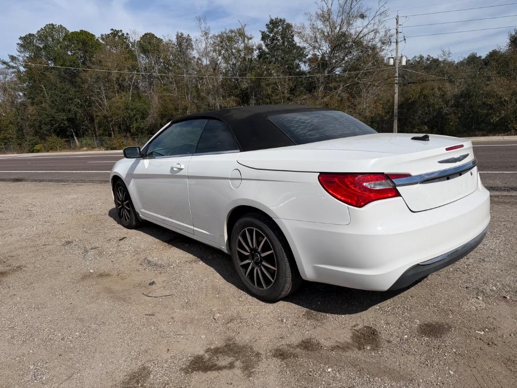 2013 Chrysler 200 - $3,499