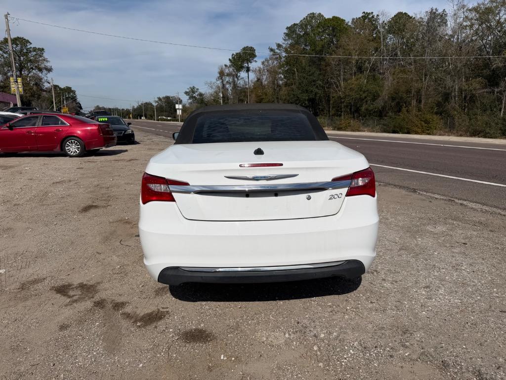 2013 Chrysler 200 - $3,499
