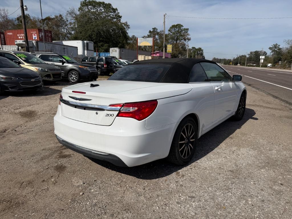 2013 Chrysler 200 - $3,499