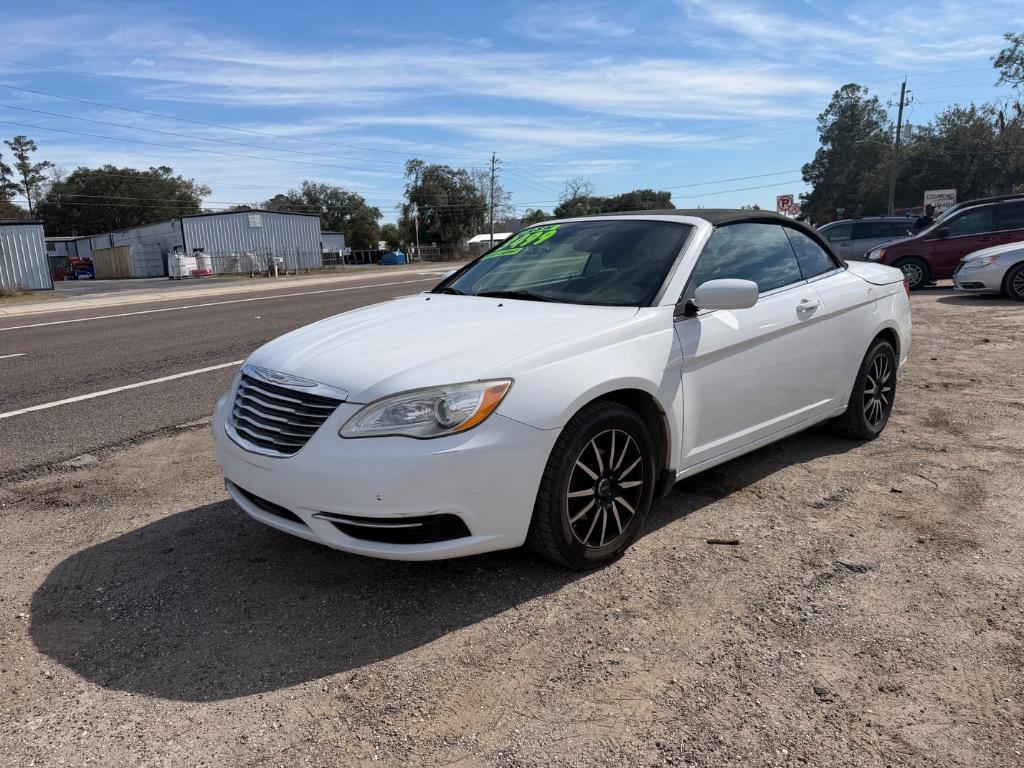 2013 Chrysler 200 - $3,499