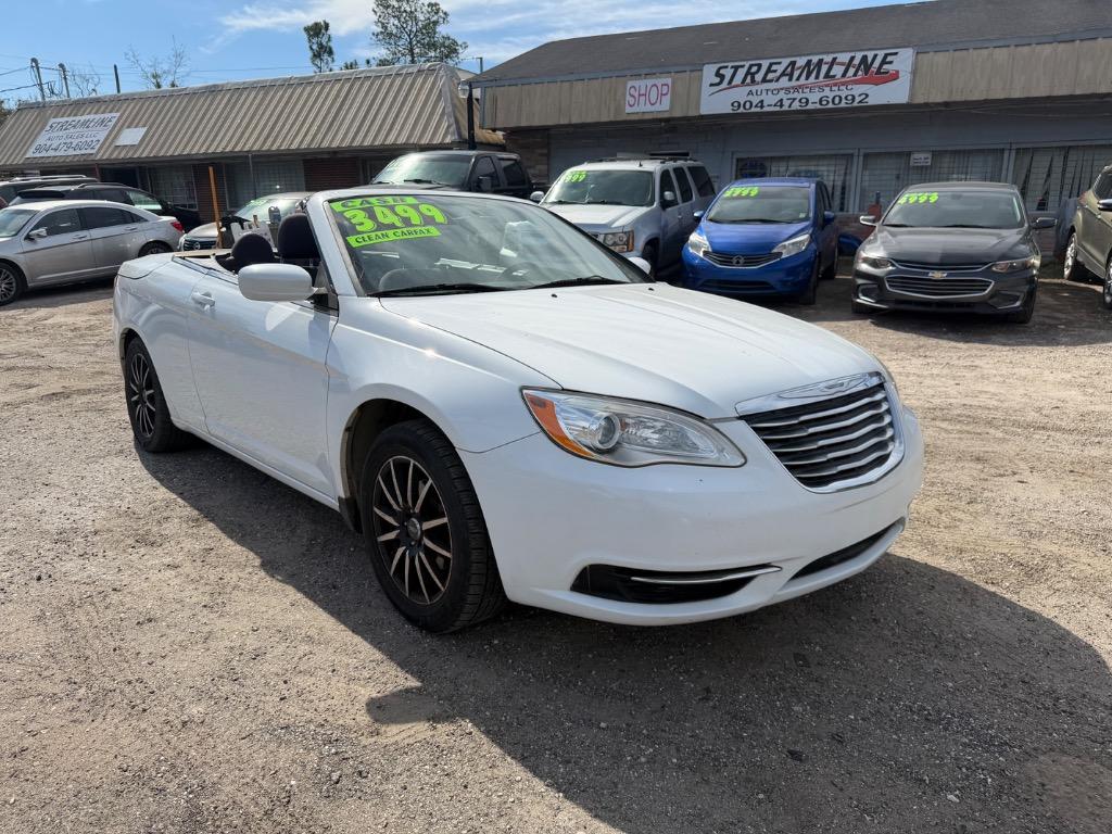 2013 Chrysler 200 - $3,499