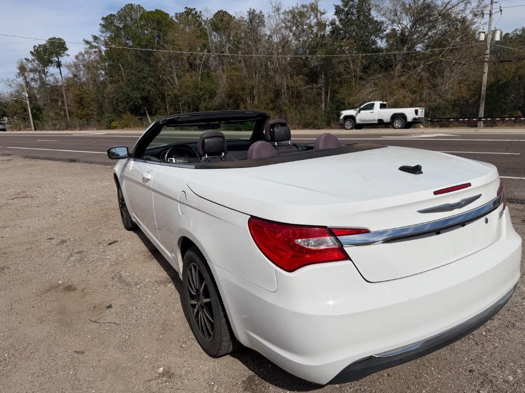 2013 Chrysler 200 - $3,499