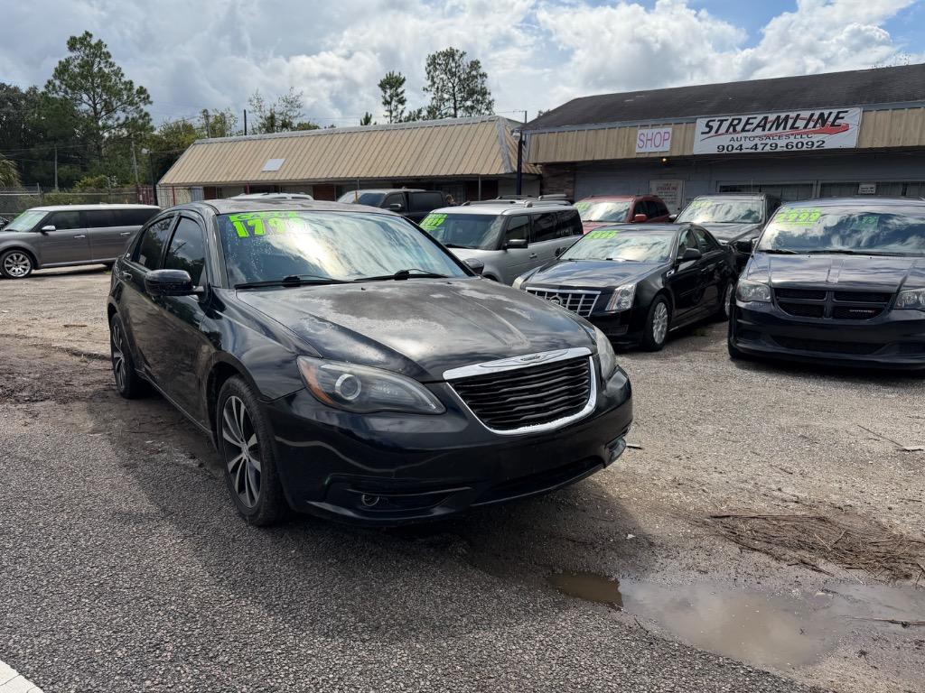2014 Chrysler 200 - $1,799
