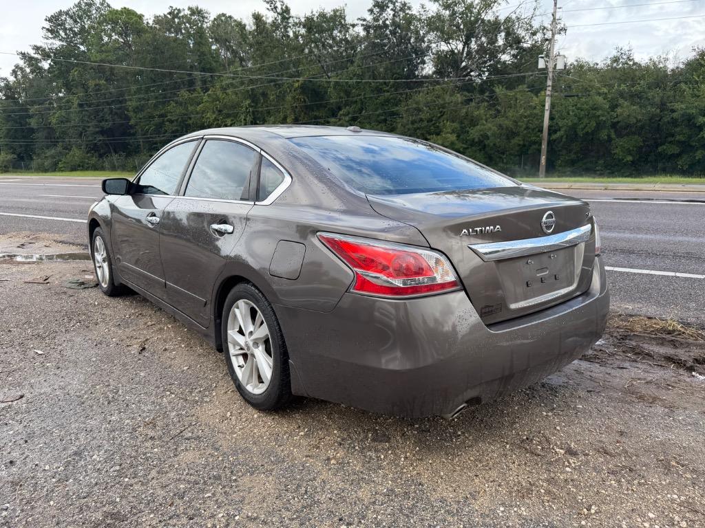 2015 Nissan Altima - $2,999