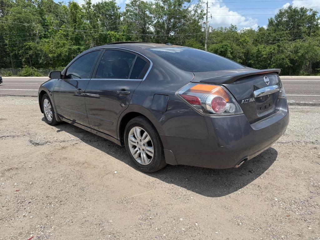 2010 Nissan Altima 2.5 photo