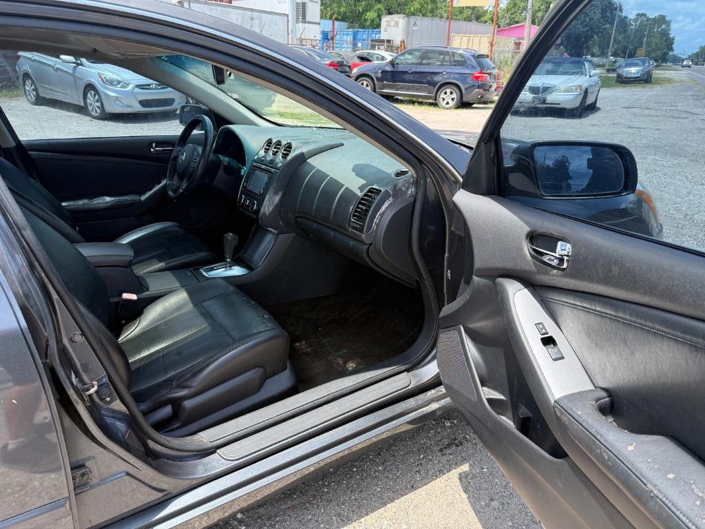 2010 Nissan Altima 2.5 photo