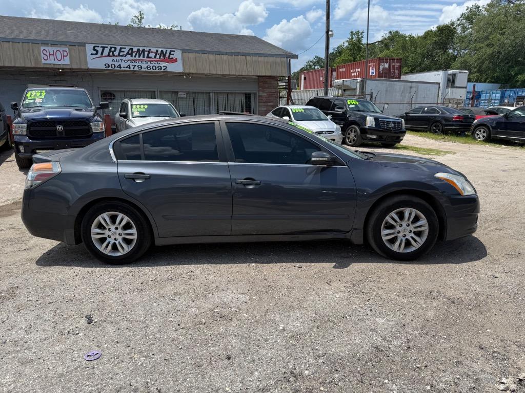 2010 Nissan Altima 2.5 photo