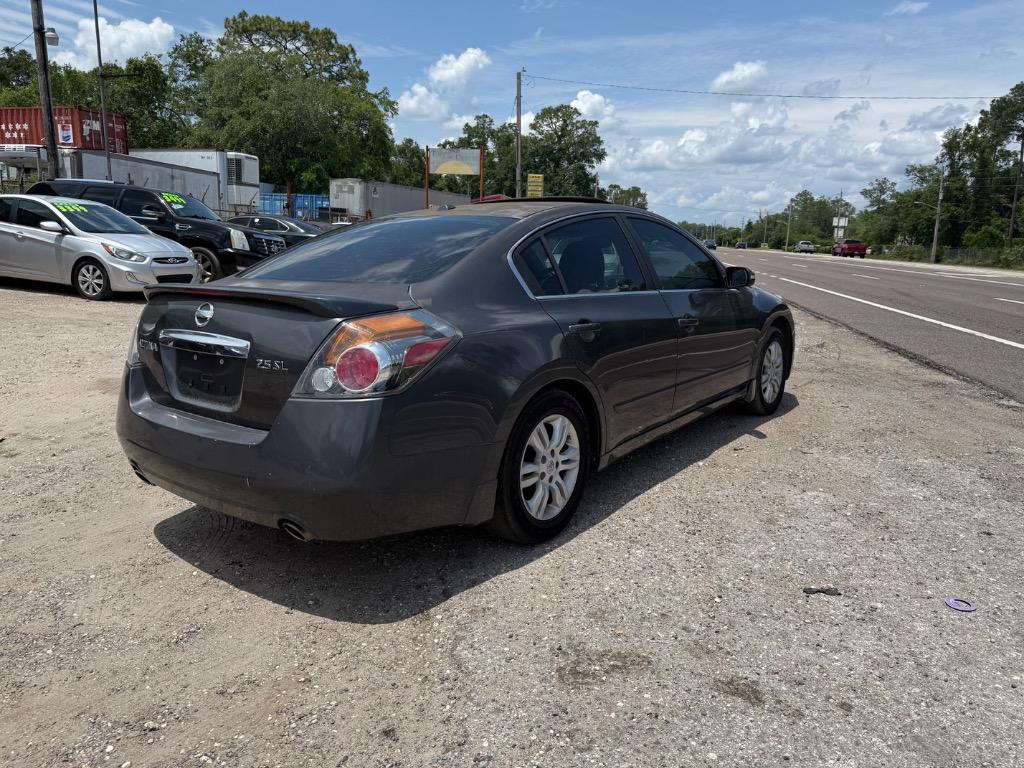 2010 Nissan Altima 2.5 photo