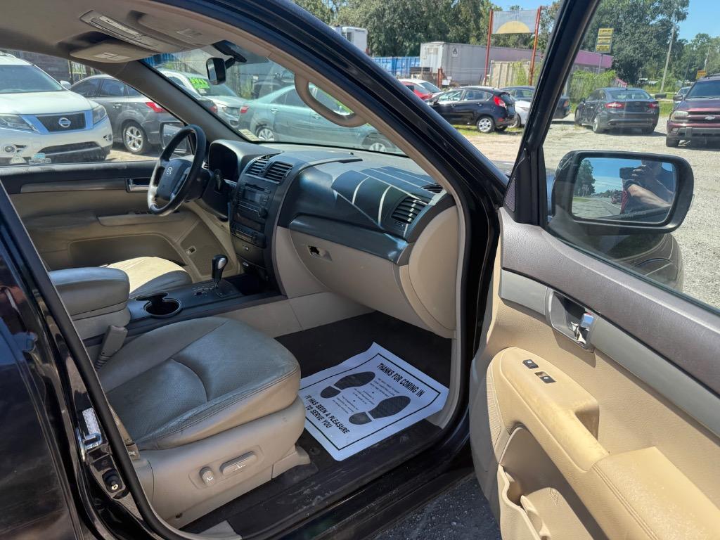 2009 Kia Borrego - $2,899