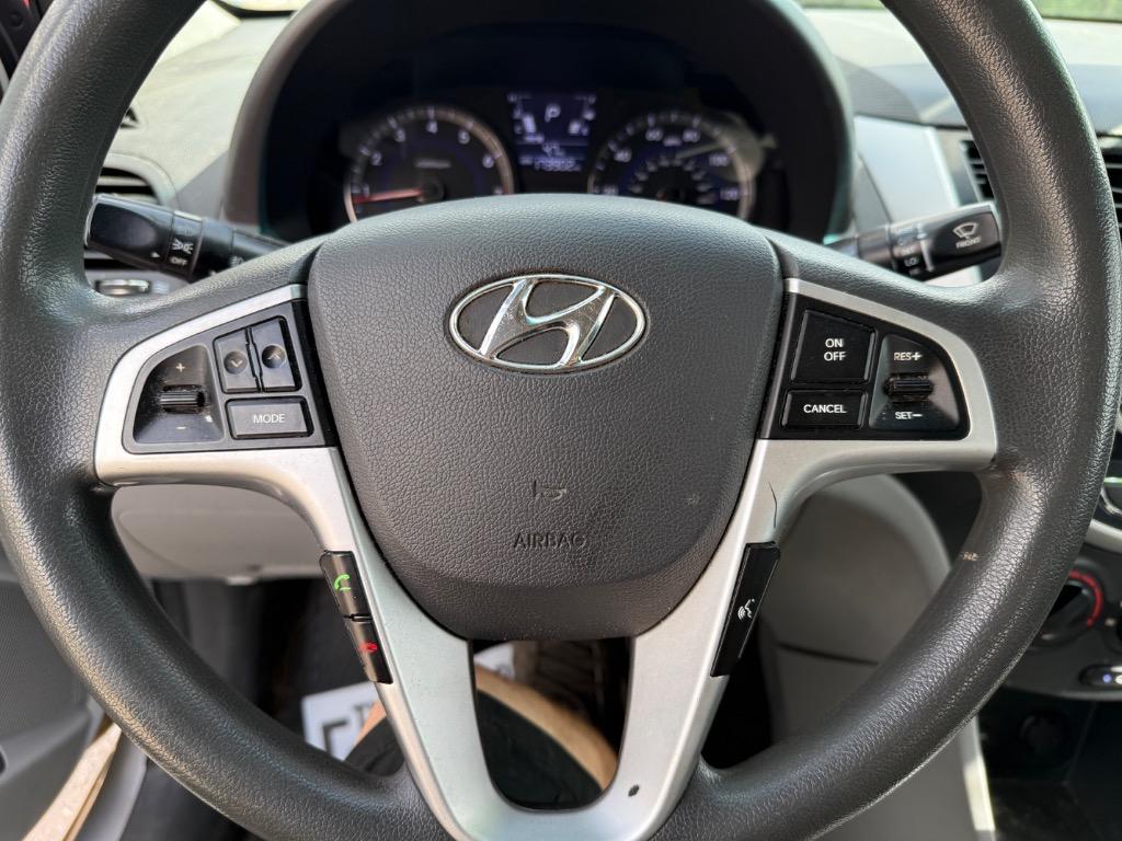 2012 Hyundai Accent GLS photo