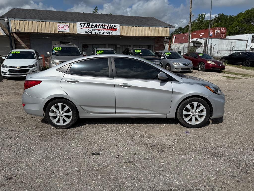 2012 Hyundai Accent GLS photo