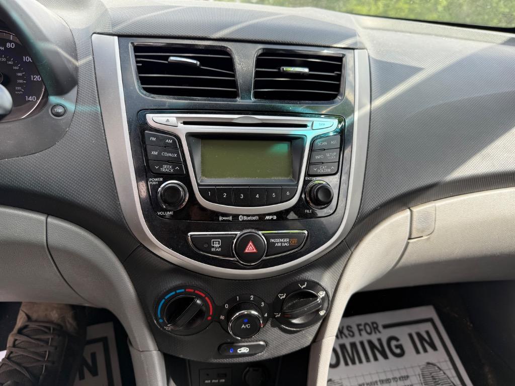 2012 Hyundai Accent GLS photo