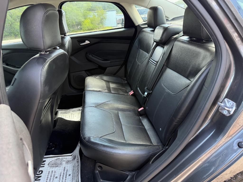 2015 Ford Focus SE photo