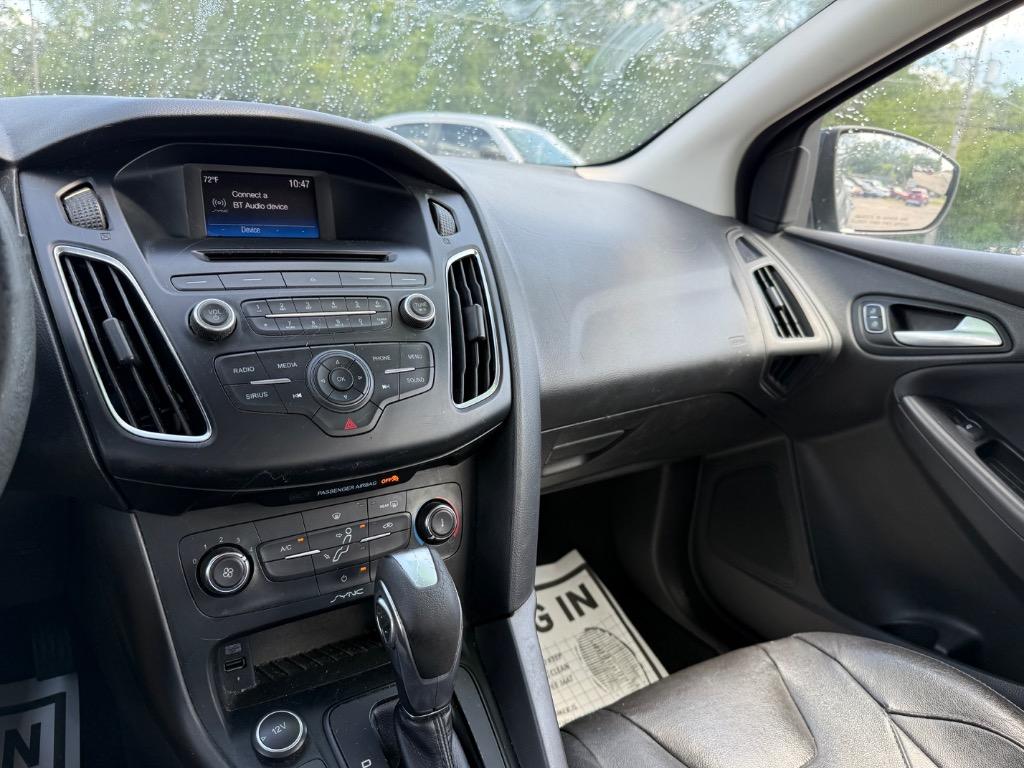 2015 Ford Focus SE photo
