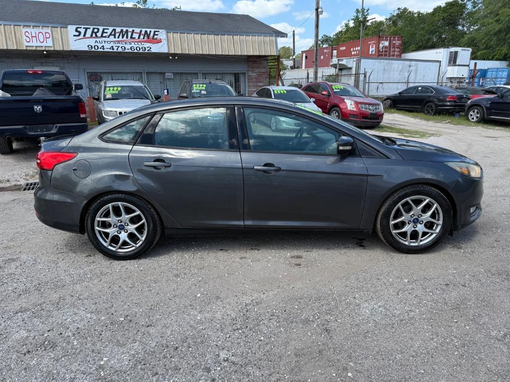 2015 Ford Focus SE photo