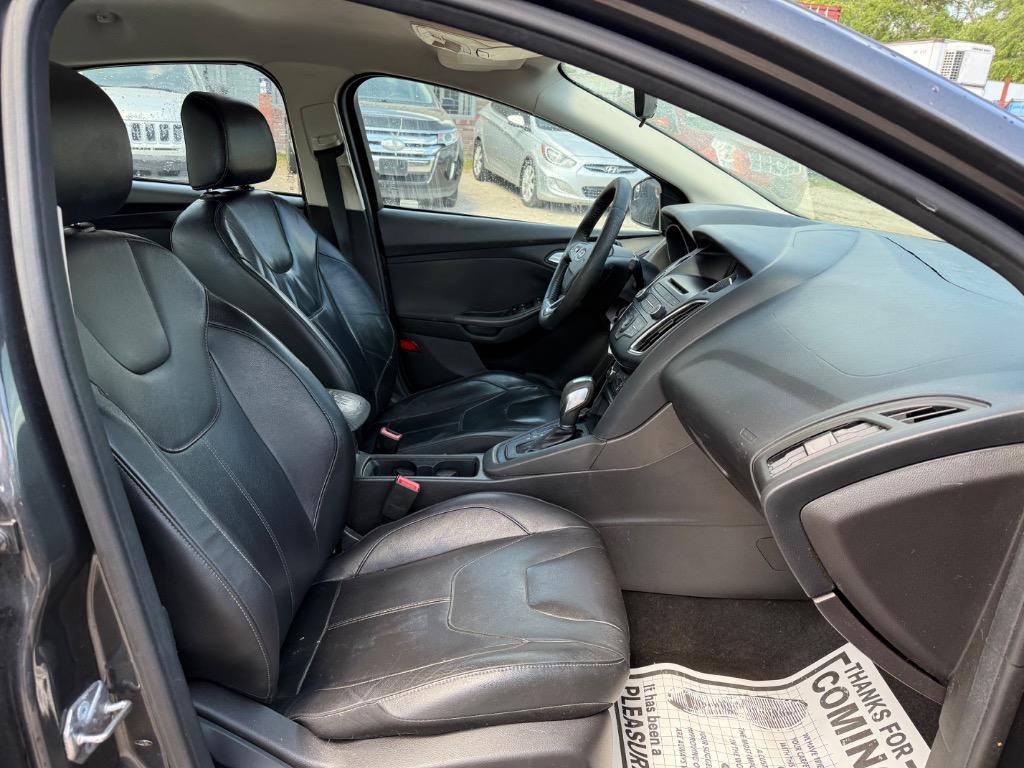 2015 Ford Focus SE photo