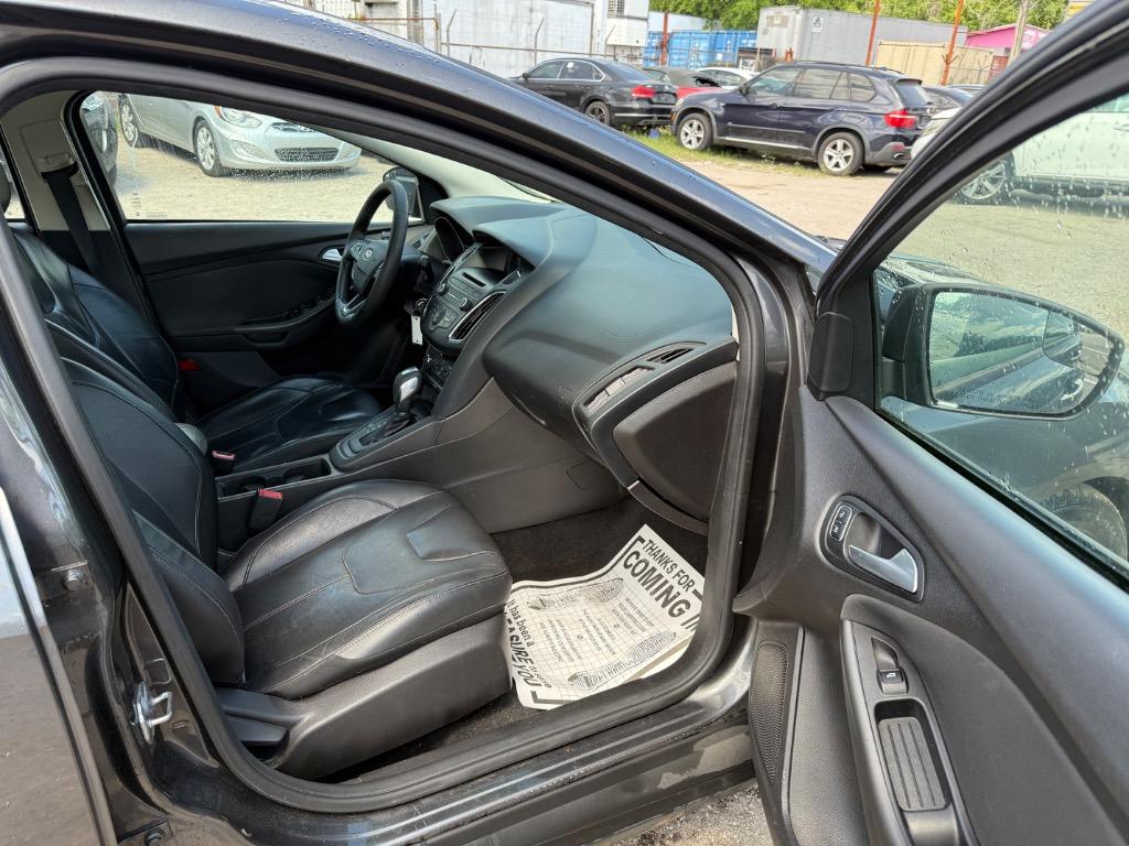 2015 Ford Focus SE photo
