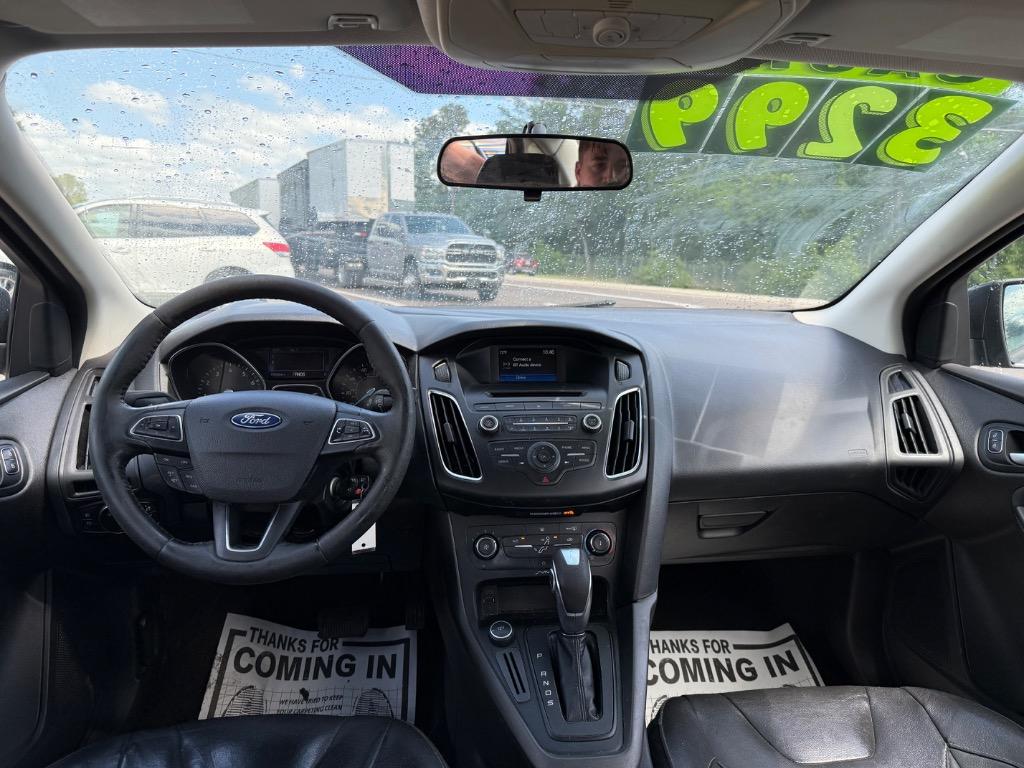 2015 Ford Focus SE photo