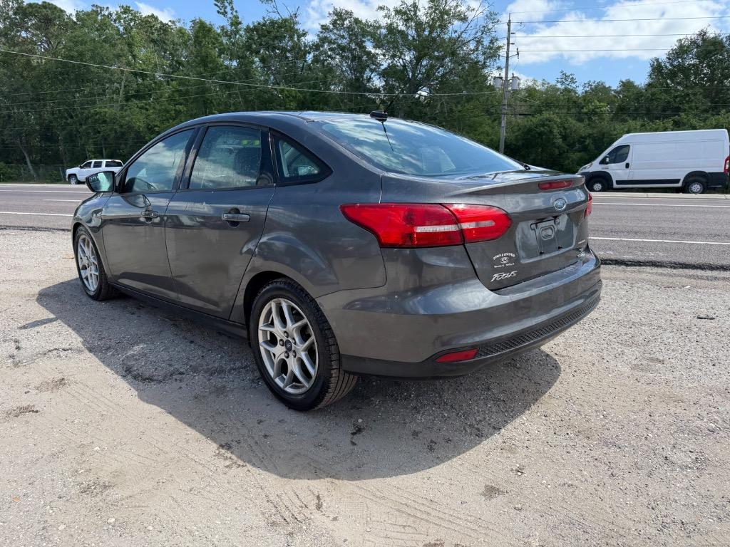 2015 Ford Focus SE photo